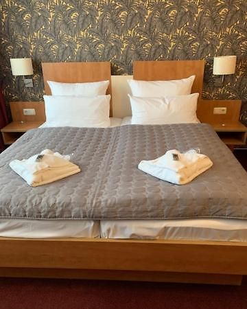 Hotel Ambassador-ลุดวิกส์เฟลเดอ ภายนอก รูปภาพ